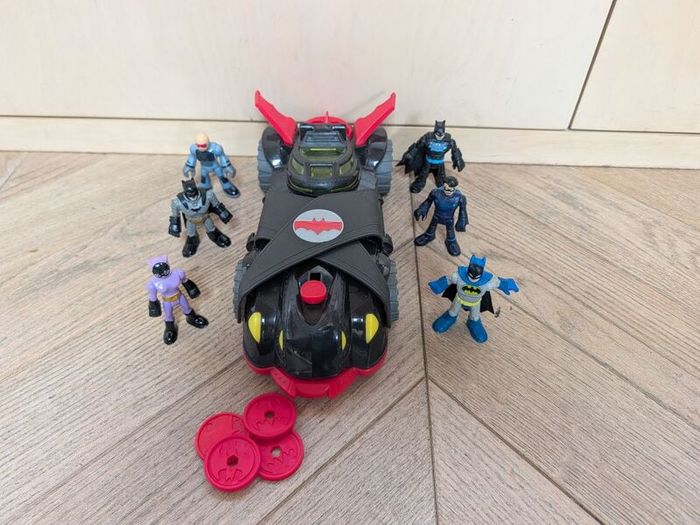 Batman car and figures