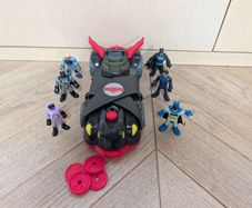 Batman car and figures