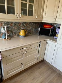 Quartz kitchen counters and Belfast sink