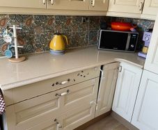 Quartz kitchen counters and Belfast sink