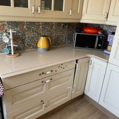 Quartz kitchen counters and Belfast sink