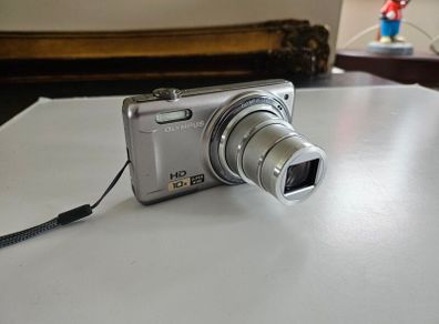 Olympus D-720 digital camera