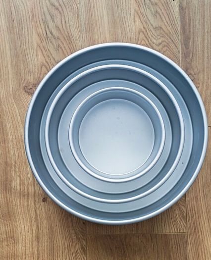 cake tins (set of 3)