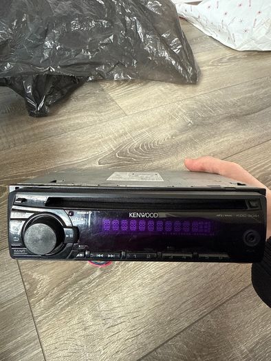 Kenwood car radio (CD and AUX)