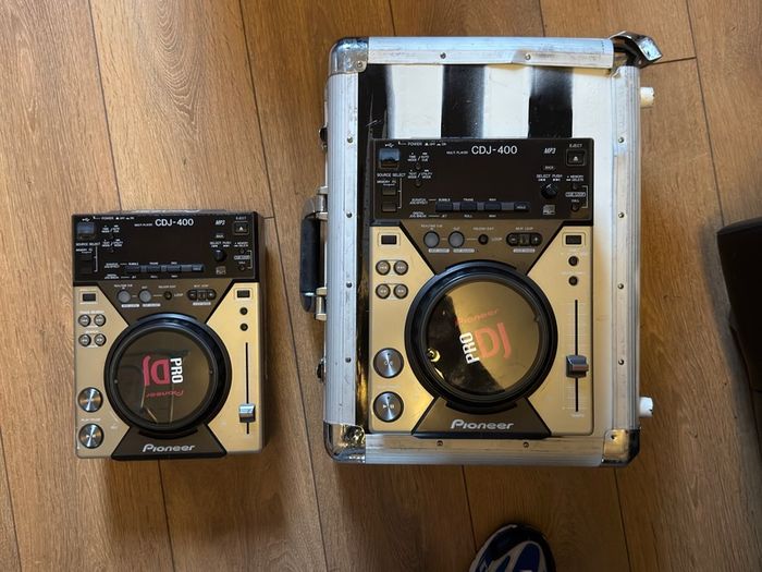 2 x CDJ 400 (Read Ad)