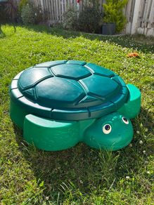 Little tikes sandpit