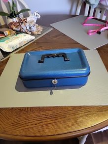 Cash box