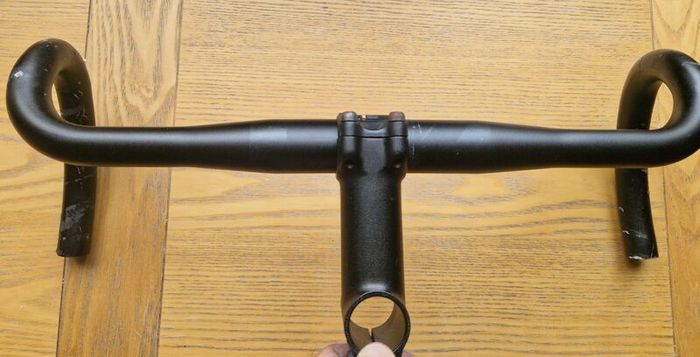 Gravel /Road handlebars and stem