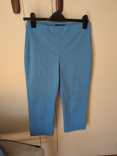 Top 12/14 New wt Blue Capri Pants