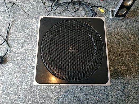 Logitech 2.1 Speakers
