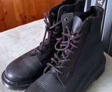 Dr. Martens Women's Pascal 8-Eye Zip Boots Size 4UK