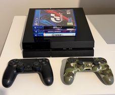 PS4 + 2 controllers + 4 Games