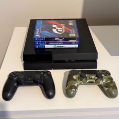 PS4 + 2 controllers + 4 Games