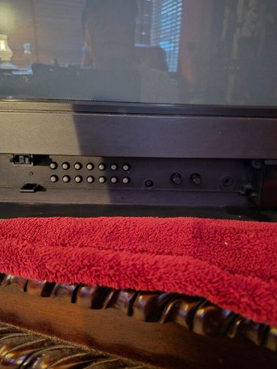 Vintage  20" Mitsubishi Tv & Remote