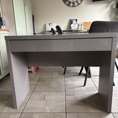 Vanity tables