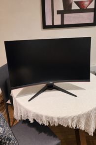 AOC 32 QHD Curved Gaming Monitor 165Hz Excellent Condition