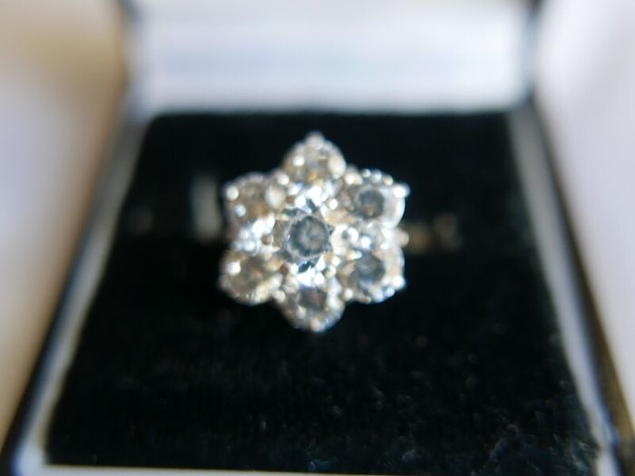 Vintage 9Ct Solid Gold 375 Beautiful Cubic Zirconia Ring 3,99g