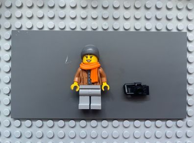 lego city cty1065 Customer minifigure- Female, Medium Nougat Jacket, Light Bluish Gray Legs, Dark Bluish Gray Beanie, Orange Scarf