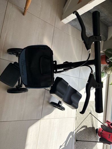 Knee mobility scooter