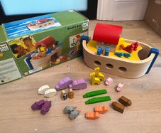 wooden Noah's Ark / Complete