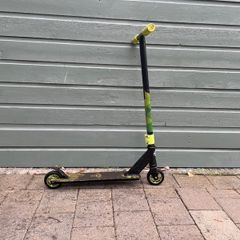Kids scooter green