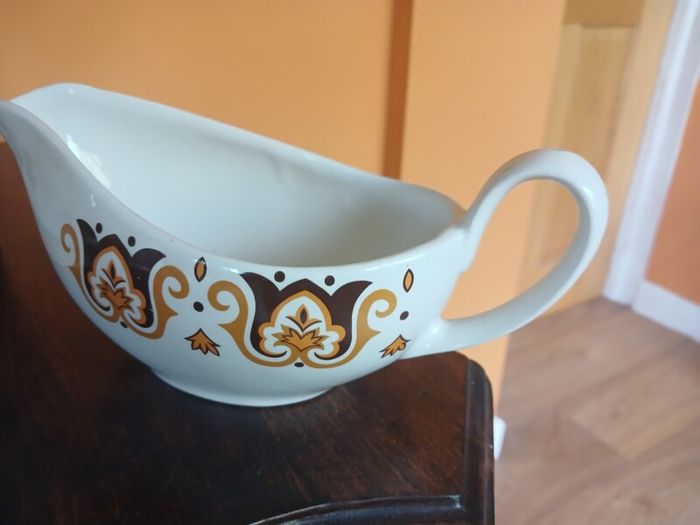 Arklow pottery gravy boat