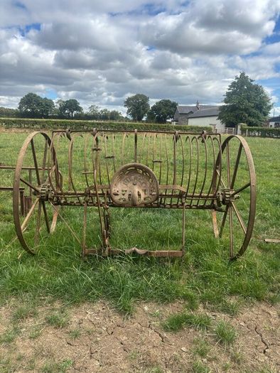 Antique farm machinery: 10 machines