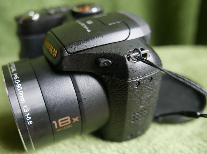 FUJIFILM FINEPIX S2800HD Digital Camera 14.0MP 18x Optical Zoom and Bag Tested