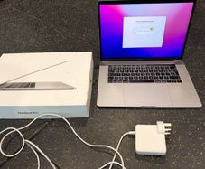 Apple MacBook Pro 15 2017- i7, 16GB RAM, 256GB SSD boxed