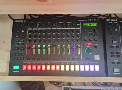 Roland TR-8S