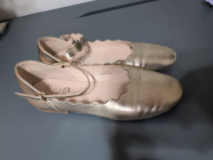 Girls flat shoes Leigh Tucker size 4