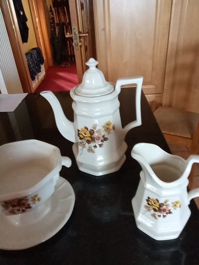 Pottery. Now Reduced To 40.00