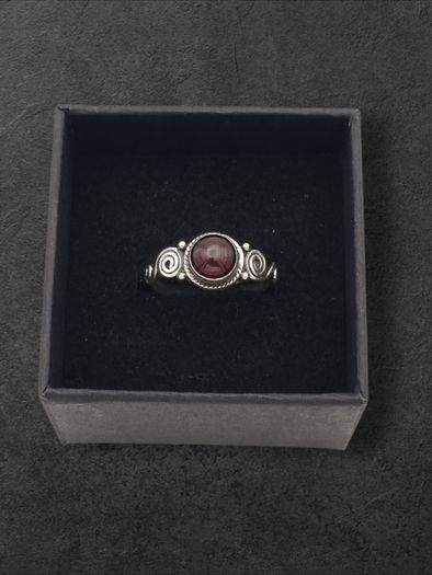 925 Vintage Sterling Silver Garnet Spiral Ring