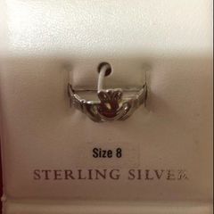 Ladies sliver claddagh ring size 8
