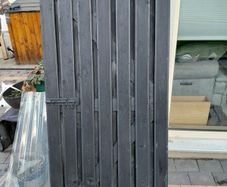 side gate
