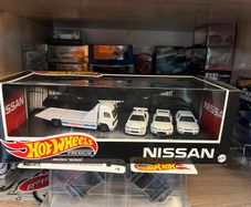 Hot wheels Nissan skyline GTR team transport set