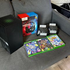 Xbox series X disc 1tb barely used free headset