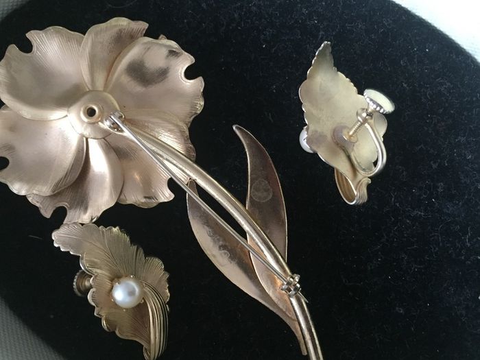 Vintage matching set brooch and earrings
