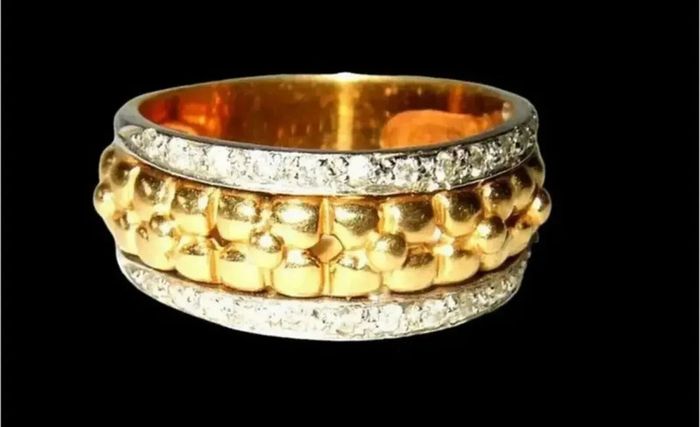 Vintage 18ct Gold/Diamond Unisex Ring