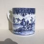 An attractive fine bone china mug with a chinoiserie pattern in an underglaze blue. Image 3
