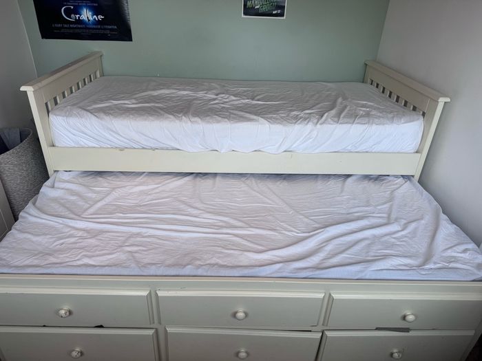 Free single day bed