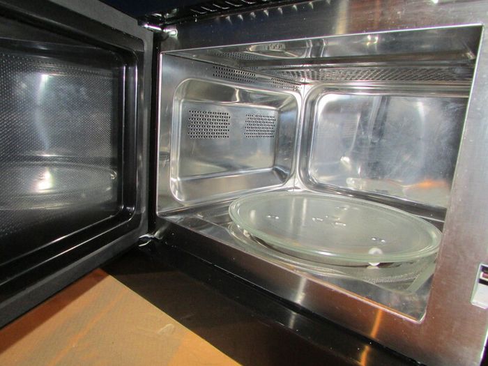 Integrated Microwave Oven With Grill