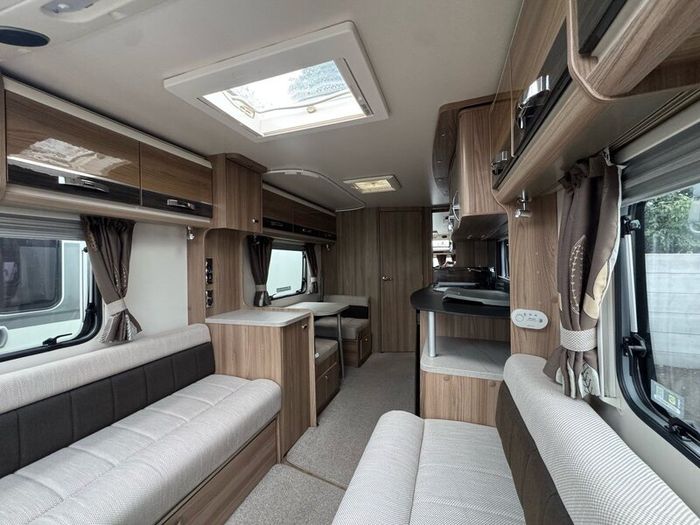 2016 Swift Conqueror 530 - 4 Berth