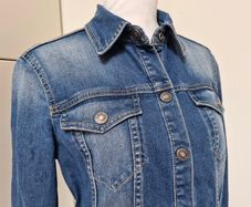 Fitted denim jacket