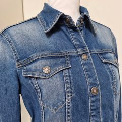 Fitted denim jacket
