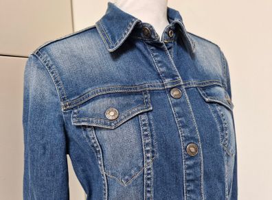 Fitted denim jacket