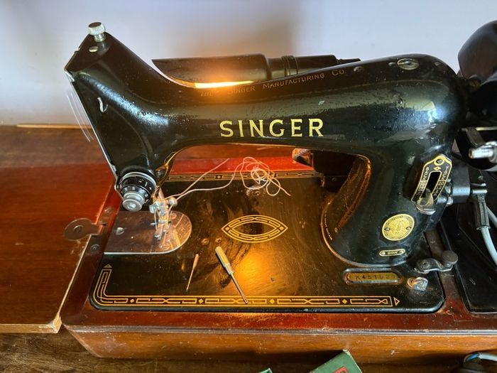Vintage Singer 99k sewing machine