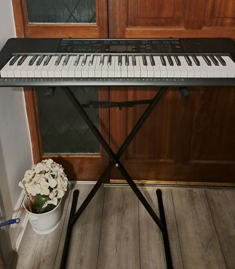 Casio keyboard with stand