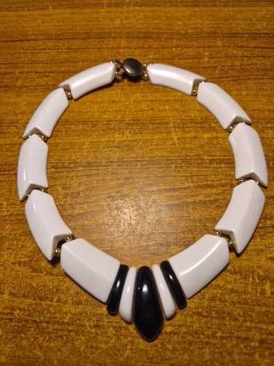 Vintage Black and White chunky beaded collar V necklace