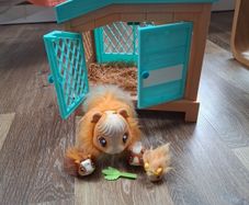 Little Live Pets Mama Surprise: Guinea Pig Playset